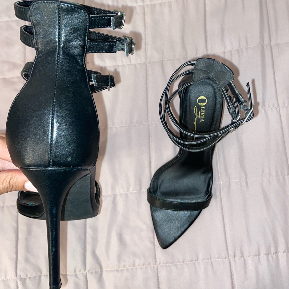 Black Heels 👠 - Picture 2 of 4
